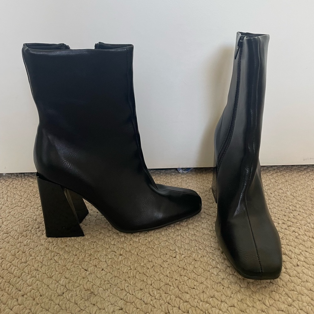 Truffle size UK 37 black booties